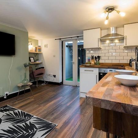 Modern 1-Bed Central Apartment With Outside Space Hove Esterno foto