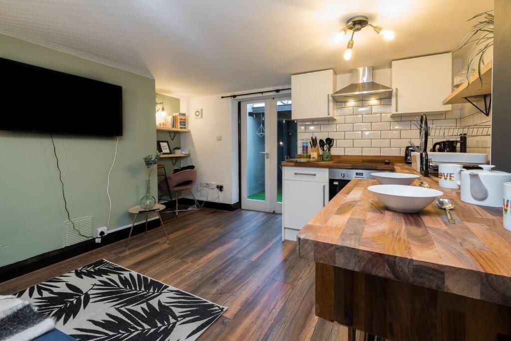 Modern 1-Bed Central Apartment With Outside Space Hove Esterno foto